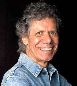 Chick Corea je světoznámý a uznávaný jazzový hudebník také známý propagátor scientologie.